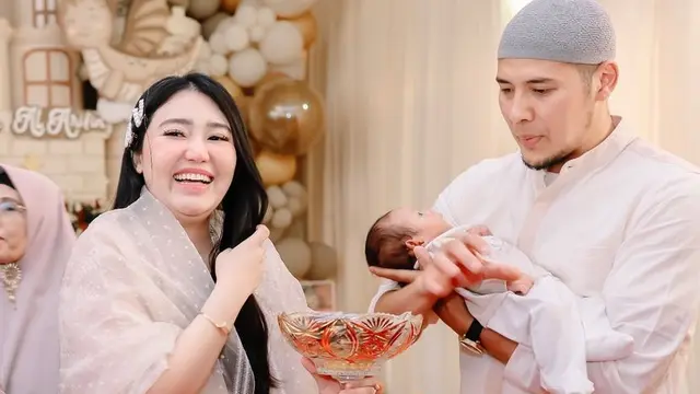 Via Vallen saat Akikah Putra Pertamanya. [@aghamradia]