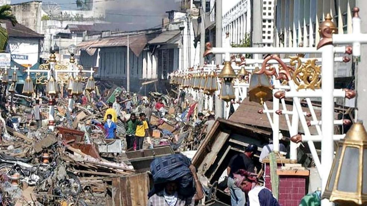 Potret Pilu Kehancuran Akibat Tsunami Aceh 20 Tahun Lalu