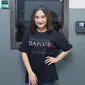 "Kata dia dulu teman-temannya pada suka sama aku puji aku cantik, tapi sekarang udah main film Danur udah nggak puji lagi aku cantik gara-gara katanya aku seram," kata Prilly Latuconsina. (Nurwahyunan/Bintang.com)