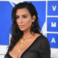 “Memiliki banyak anak tentunya membutuhkan sebuah usaha,” ucapnya. “Operasi ini merupakan jalan teraakhir yang bisa aku coba (untuk melahirkan),” tutur Kim Kardashian. (AFP/Bintang.com)