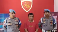 Geger Polisi Pamer Tumpukan Uang di Akun WA, Langsung Minta Maaf Setelah Viral
