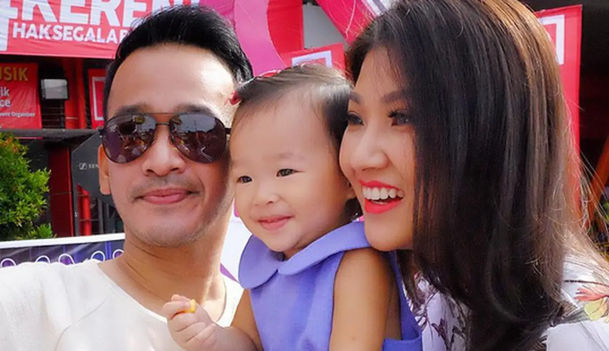 Banyak yang iri denga keharmonisan keluarga Ruben Onsu dan Sarwendah, mantan personel Cherrybelle. Hal itu terlihat dari beberapa foto yang diunggah dalam akun Instagramnya. (Instagram/ruben_onsu)