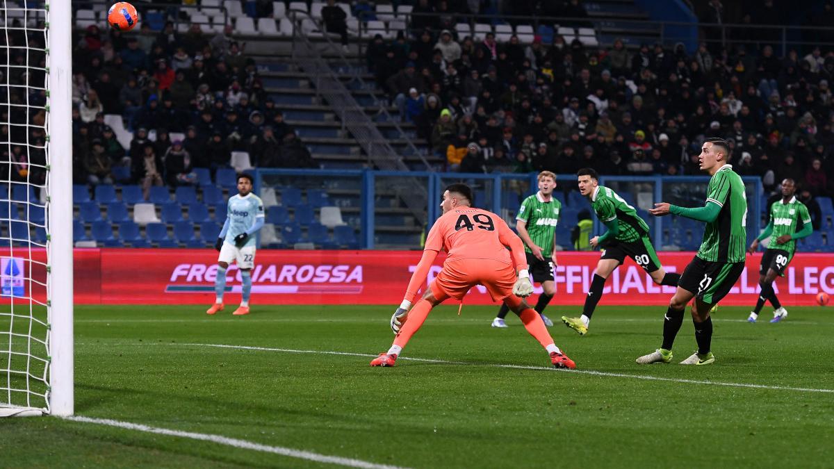 Inter dan Dua Tim Liga Inggris Bidik Bek Sassuolo, Jay Idzes Ganti Klub Musim Depan?