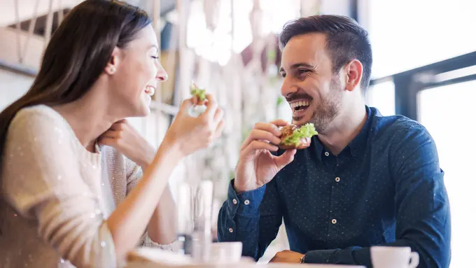 perempuan dan pasangan 26 juni