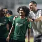 Pemain Timnas Indonesia, Bagus Kahfi, saat sesi latihan di Stadion Pakansari, Bogor, Kamis (22/8). Latihan tersebut untuk persiapan jelang laga kualifikasi Piala Dunia 2022. (Bola.com/M Iqbal Ichsan)