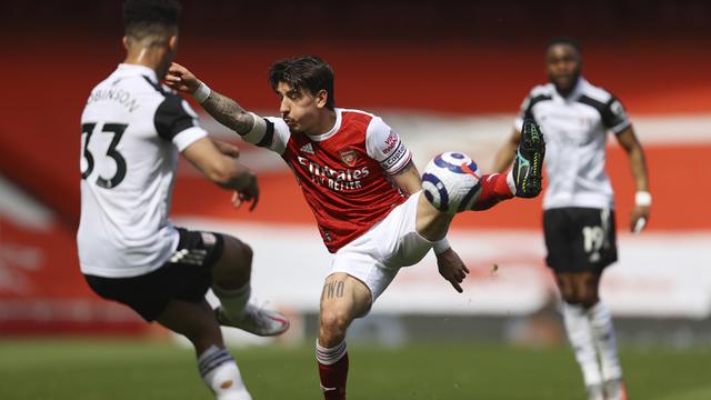 FOTO: Gol di Masa Injury Time Buyarkan Kemenangan Fulham di Kandang Arsenal - Hector Bellerin; Antonee Robinson
