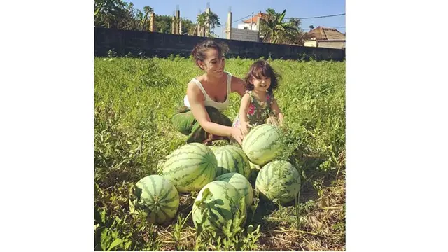 Meski memiliki kesibukan, Alexandra kerap menghabiskan waktu bersama sang buah hati.