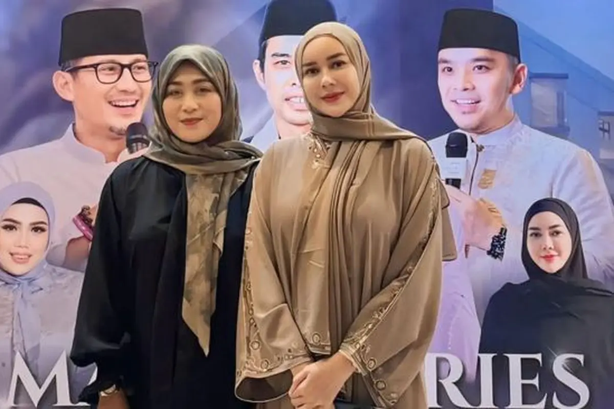 Potret Aura Kasih Tampil Berhijab (credit: instagram/aurakasih)