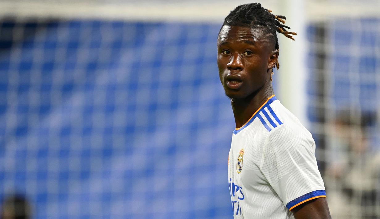 MU pernah dikaitkan dengan perburuan Eduardo Camavinga. Sayangnya, Real Madrid telah mendapatkannya terlebih dahulu. Camvinga memulai karier di Los Blancos dengan sangat baik. Ia mampu mengontrol tempo, umpan yang baik, tekel penting, dan telah mencetak 1 gol serta 1 assist. (AFP/Gabriel Bouys)