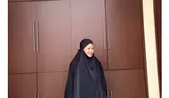 Donna Harun pakai hijab syari bikin pangling. (sumber: Instagram/donnaharunofficial)