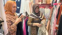 Perjuangan Made Kuliahkan Tiga Anak dari Toko Pakaian