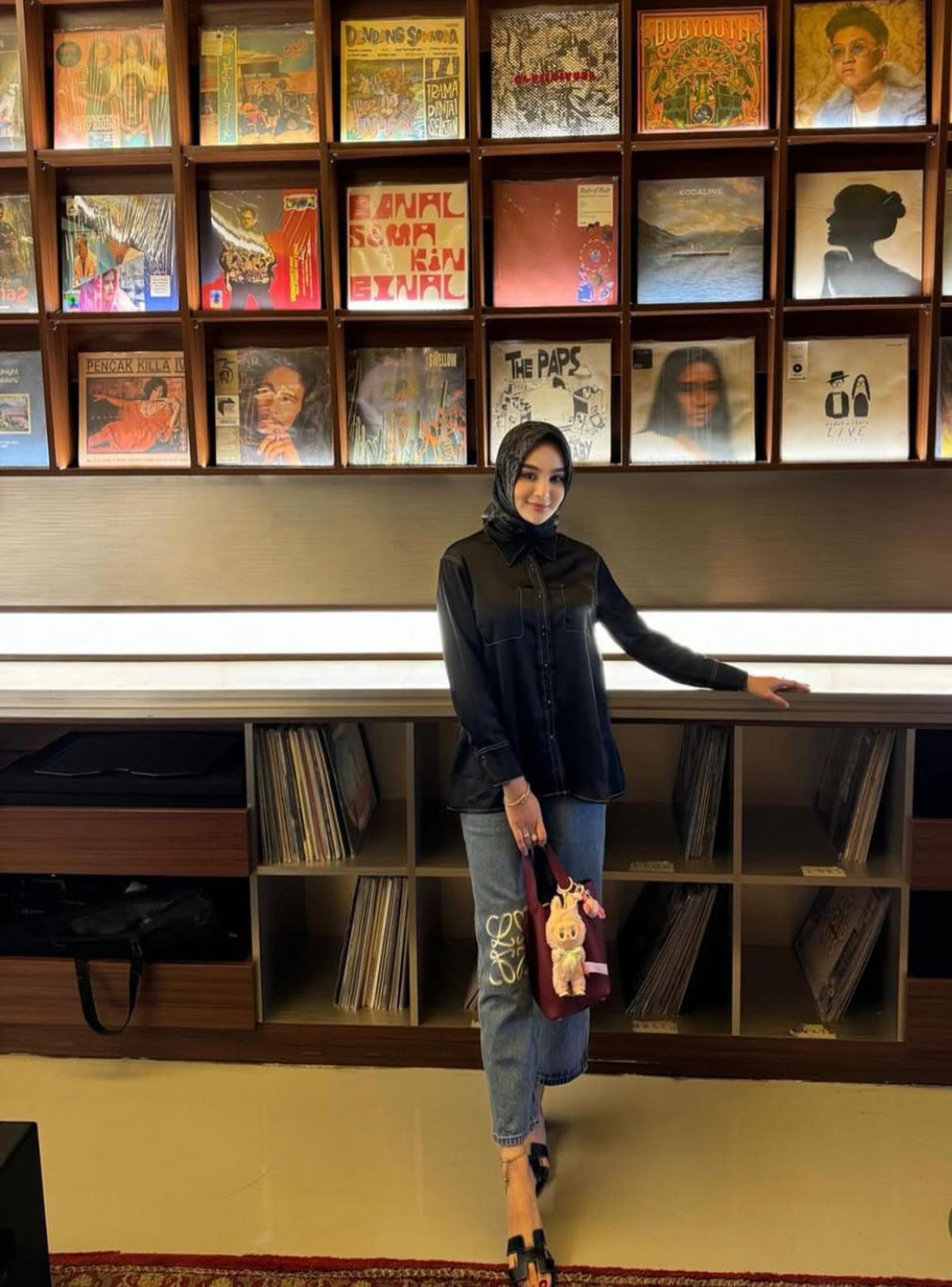 7 Potret Glamor Hana Hanifah, Apakah Ada Hubungan dengan Dugaan Korupsi?