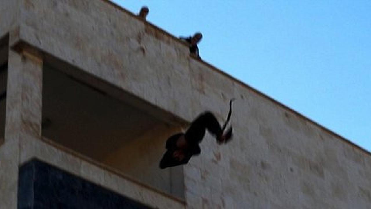ISIS lempar pria gay dari atas gedung tinggi