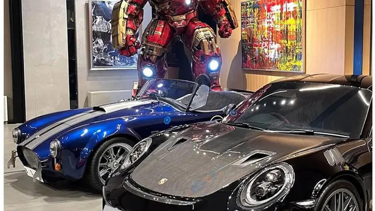 6 Potret Ahmad Sahroni Bareng Patung Iron Man Koleksinya, Kini Tinggal Kenangan