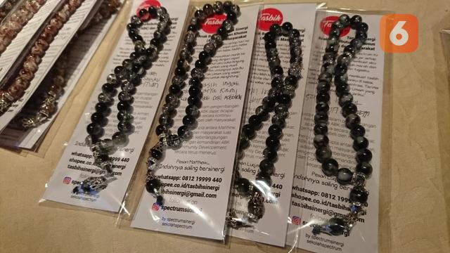 Menenangkan Anak Autis Lewat Meronce Tasbih