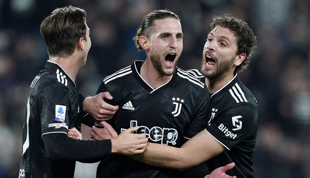 Pemain Juventus, Adrien Rabiot, melakukan selebrasi setelah mencetak gol ke gawang Sampdoria pada laga pekan ke-26 Serie A 2022/2023 di Allianz Stadium, Senin (13/03/2023). (Spada/LaPresse via AP)