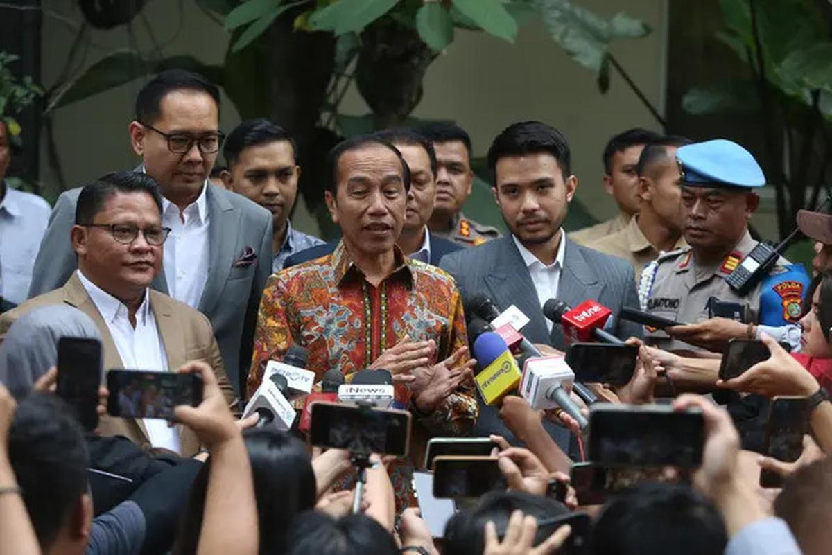 Jokowi Diperiksa di Polresta Solo soal Tudingan Ijazah Palsu, Kubu Roy Suryo Protes