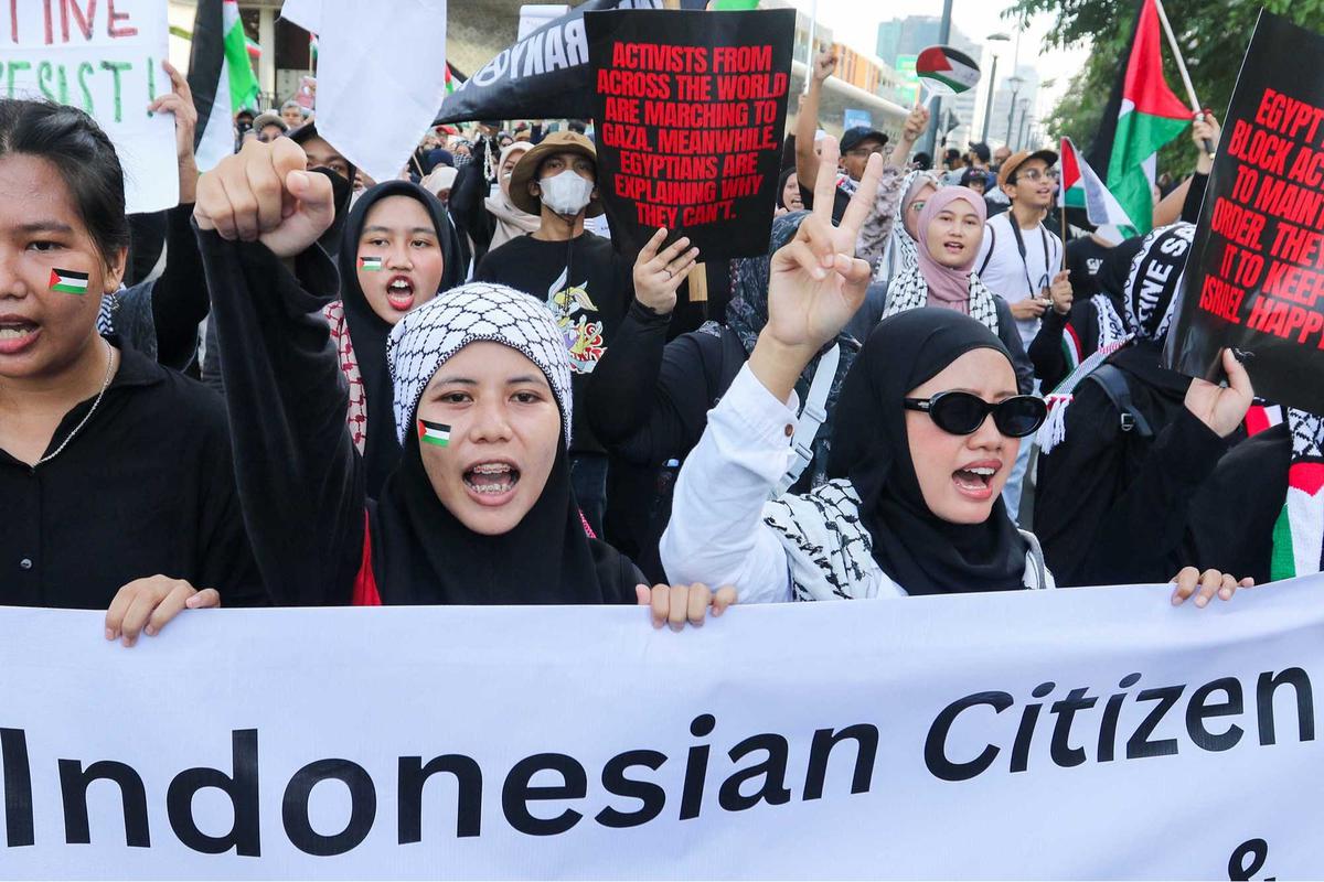 FOTO: Aksi Solidaritas Gerakan Global March to Gaza di Bunderan HI