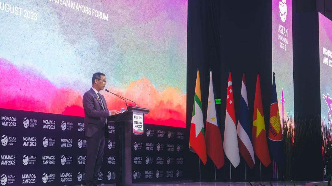 Selain itu, Heru meminta agar pemerintah pusat selalu pemegang kekuasaan ASEAN pada tahun ini dapat turut andil dan menampung aspirasi para delegasi dari belahan negara ASEAN.
