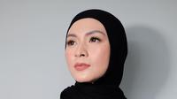 Donita batal menjalani operasi pengangkatan kista setelah lakukan ikhtiar spiritual saat menjalani ibadah umrah. Ini soal doa dan air zamzam di Tanah Suci. (Foto: Dok. Instagram @donitabhubiy)