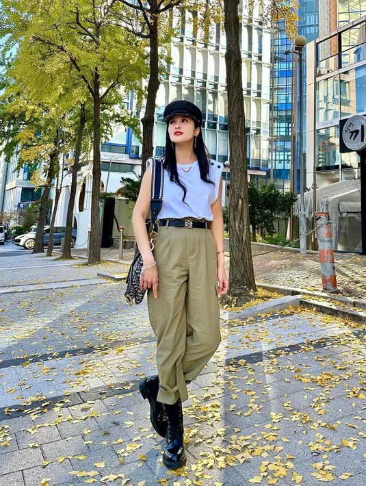 <p>Namun siapa yang menyangka jika dulu Sandra Dewi dijuluki lele berjamur. Lantaran ia punya gaya rambut keriting bergelombang. [Foto: instagram.com/sandradewi88]</p>
