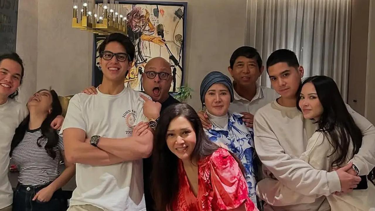 Potret Kumpul Keluarga Al Ghazali Usai Menikah, Momen Penuh Kehangatan dan Keceriaan