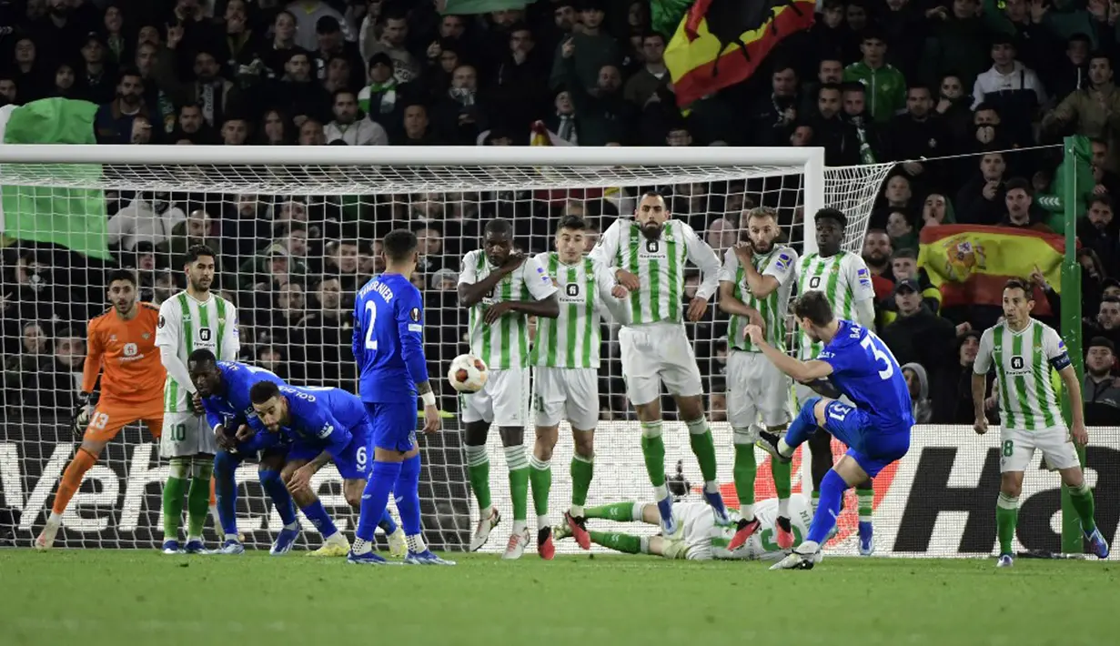 Sejatinya Real Betis sebelum laga adalah pemuncak klasemen sementara Grup C dengan 9 poin. (CRISTINA QUICLER/AFP)