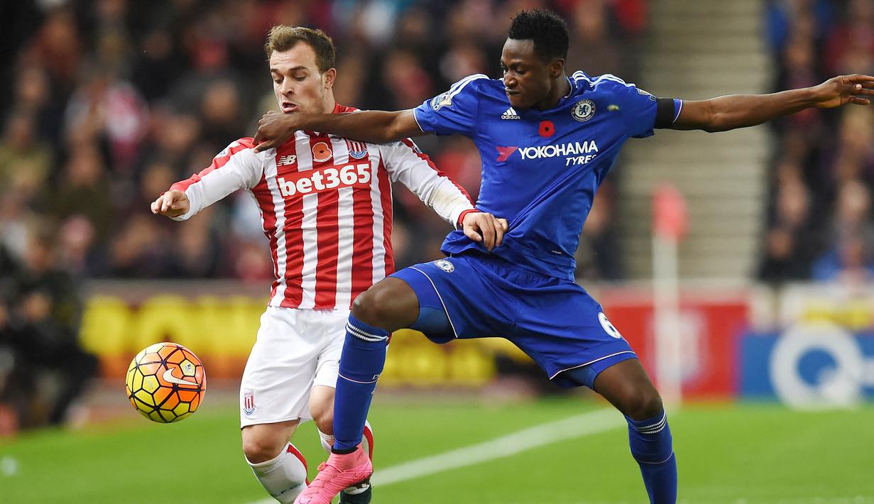 Baba Rahman - Pemain asal Ghana ini direkrut Chelsea dari Ausgburg dengan banderol 26 juta euro pada tahun 2015. Namun sayang, ia tidak pernah mendapat kesempatan untuk membuktikan kualitasnya hingga sang pemain lebih sering menghabiskan waktunya di klub lain sebagai pinjaman. (Foto: AFP/Paul Ellis)