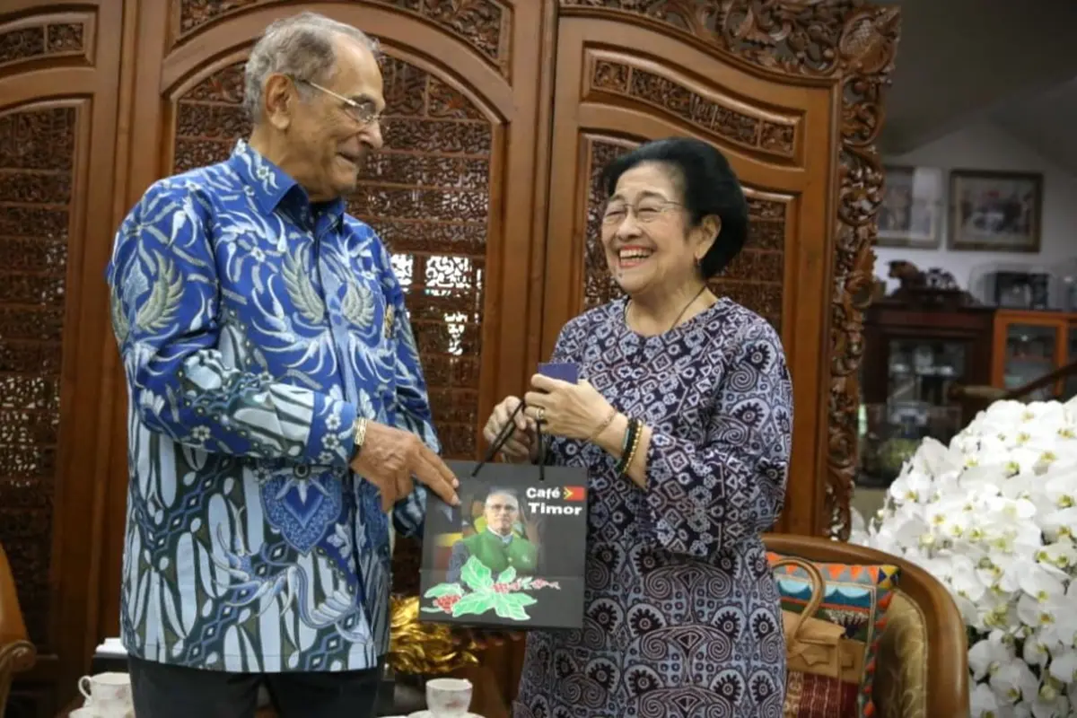Presiden ke-5 RI yang juga Ketua Umum PDIP Megawati Soekarnoputri menerima kunjungan Presiden Republik Demokratik Timor Leste José Ramos Horta dalam momen lebaran, di kediamannya, Jalan Teuku Umar, Menteng, Jakarta Pusat.