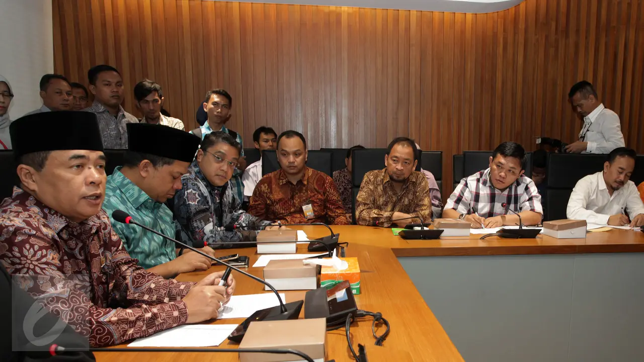 20160719-Keluarga Korban Vaksin Palsu Sambangi Kantor DPR