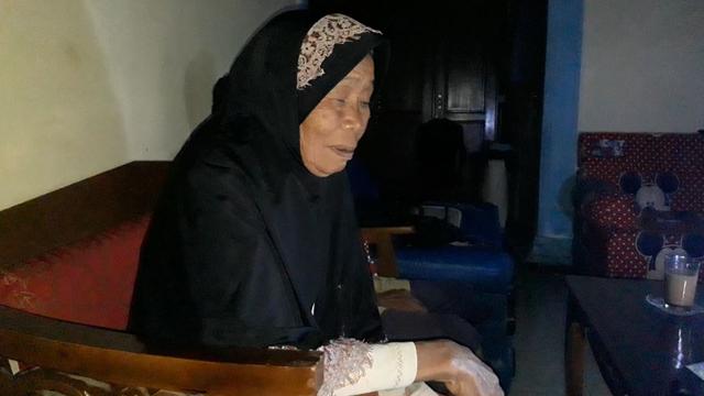 Mbok Minah, nenek lanjut usia yang pernah divonis 1 bulan penjara dan 3 bulan percobaan lantaran dituduh mencuri 3 butir kakao di perkebunan, Banyumas. (Foto: Liputan6.com/Muhamad Ridlo)