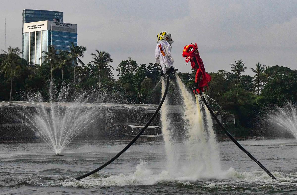 FOTO: Aerial Lion Dance Semarakkan Festival Imlek Jakarta 2026
