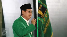 Ketua Umum PPP Djan Faridz membuka Rapat Koordinasi Nasional (Rakornas) PPP di Jakarta, Jumat (31/3). Rakornas yang dihadiri DPW dan DPC PPP se-Indonesia mengambil tema 'Bersatu Merajut Persatuan Untuk Meraih Kemenangan.' (Liputan6.com/Herman Zakharia)