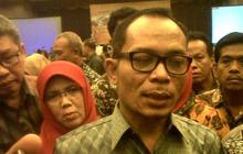 Menaker Hanif bagikan buku & uang buat 1.350 pekerja anak di Jateng
