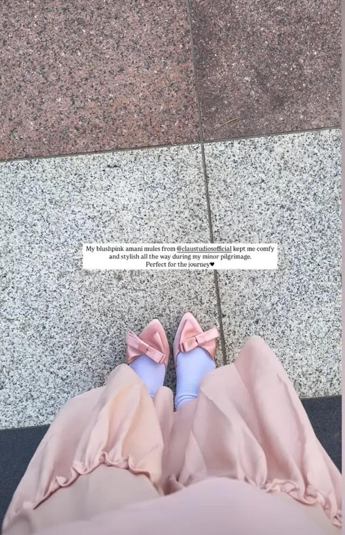 6 Potret Yunita Siregar Umroh, Gamis dan Hijab Pink Curi Perhatian