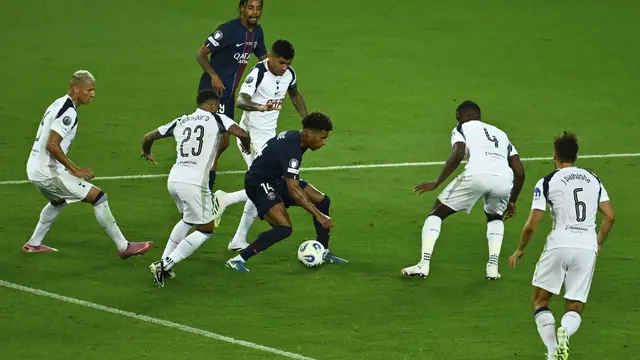 Duel PSG vs Tottenham di laga Piala Super Eropa 2025 di Bluenergy Stadium, Italia, Kamis (14/8/2025). (AP Photo/Denes Erdos).