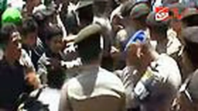 Mahasiswa di Ternate Bentrok dengan Polisi