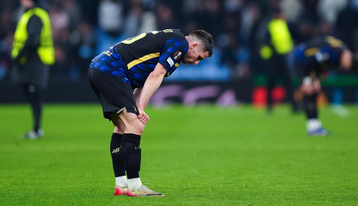 Pada laga kali ini, bek Timnas Indonesia, Calvin Verdonk, hanya ada di bangku cadangan dalam leg kedua versus Aston Villa. (David Davies/PA via AP)