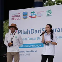 Wujud peduli lingkungan Yayasan WINGS buat kampanye #PilahDariSekarang di Pantai Pangandaran./copyright istimewa