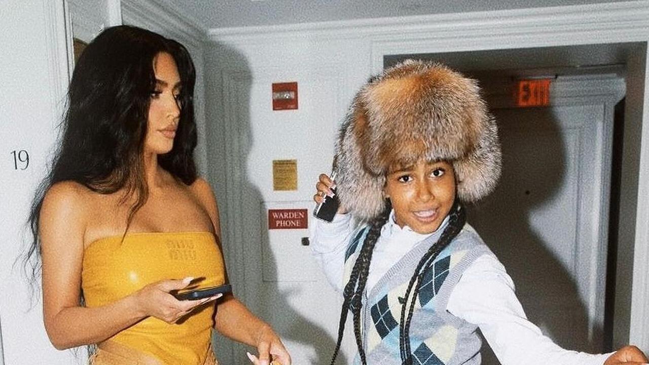 Kim Kardashian Dapat Hadiah Ultah Kalung Istimewa dari North West, Tulisannya Skibidi Toilet