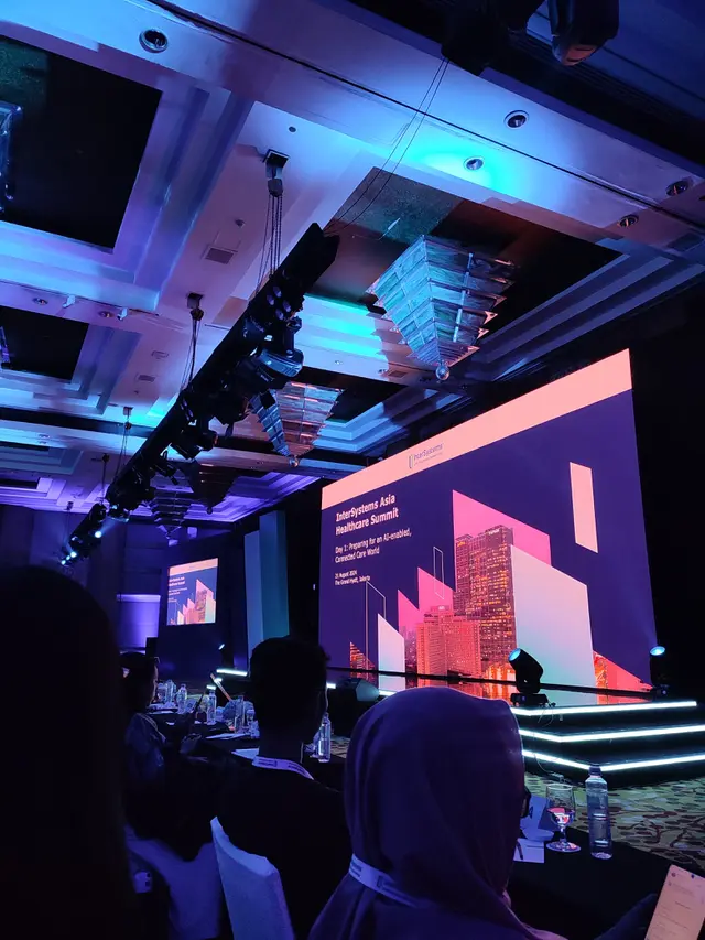 Panggung Acara Simposium Kecerdasan Buatan (AI) dan Connected Care