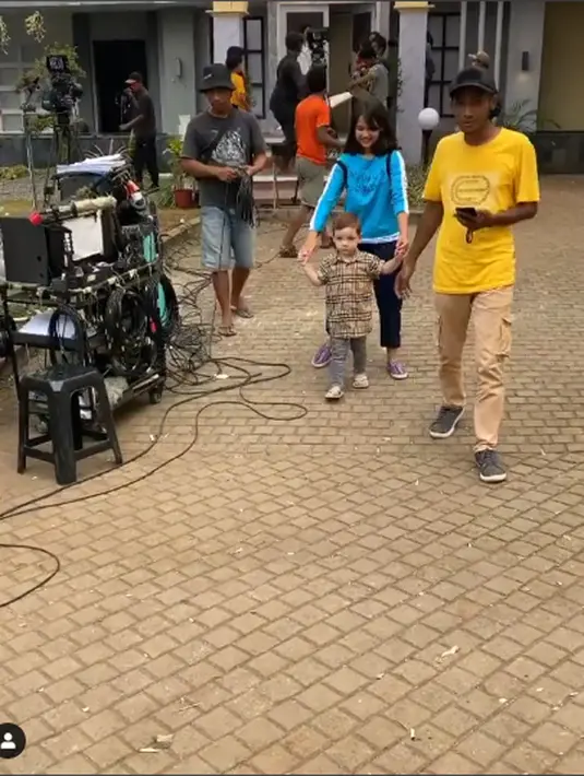Anak Stefan William syuting (Instagram/celine_evangelista)