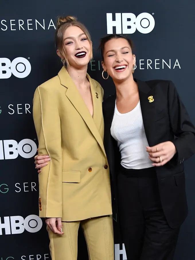Gigi Hadid - Bella Hadid