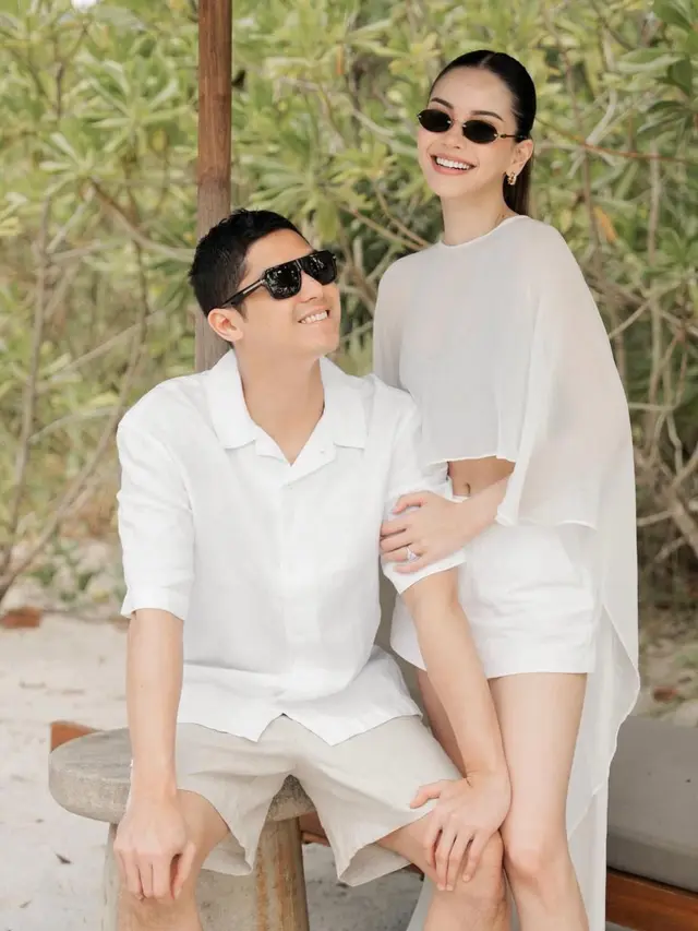 Gaya Kasual Prewedding Alyssa Daguise dan Al Ghazali Sambil Tampilkan Keindahan Pantai di Belitung (Dok: IG @alyssadaguise <a href="https://www.instagram.com/alyssadaguise/">https://www.instagram.com/alyssadaguise/</a>)