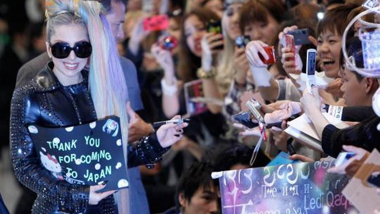 Lady Gaga dianggap membawa ajaran sesat dan merusak akhlak oleh FPI  