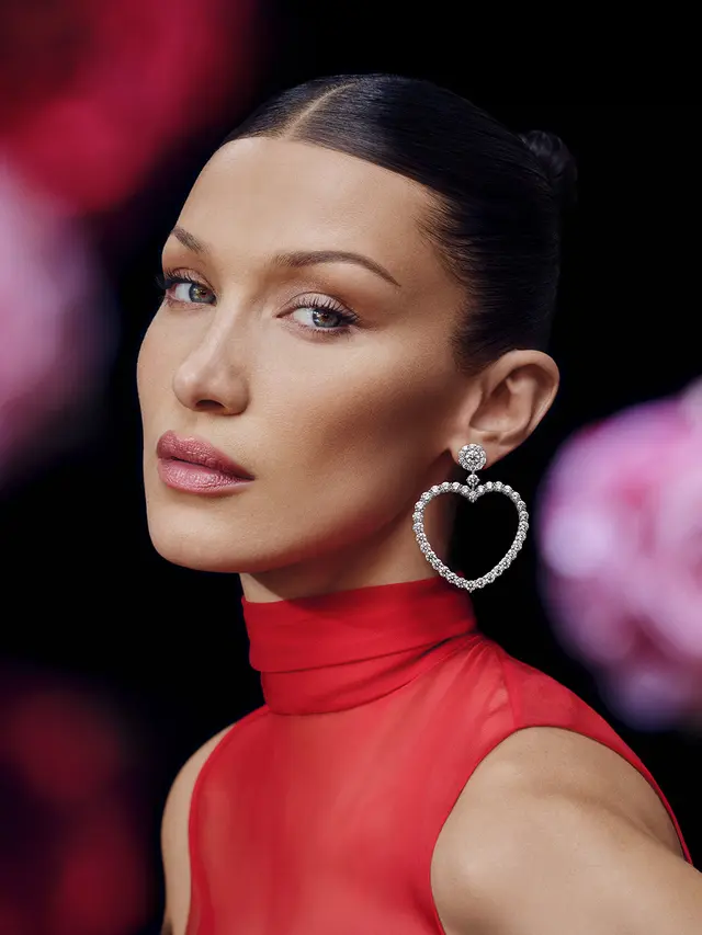 Bella Hadid Kembali untuk Kampanye Baru Chopard