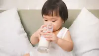 ilustrasi minum susu/copyright by Makistock from Shutterstock