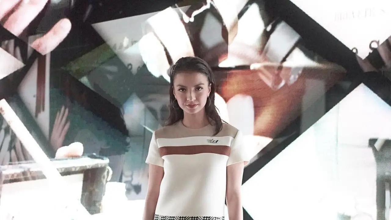 Raline Shah di acara pameran 'keliling' Louis Vuitton di Senayan City, Rabu, 24 Oktober 2018. (dok. Instagram @ralineshah/https:/https://www.instagram.com/p/BpTAOg4niav//Adhita Diansyavira)
