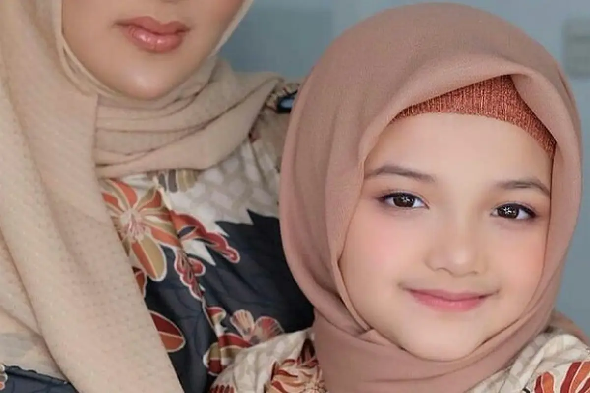 Pesona Manis Arsy Hermansyah Putri Ashanty saat Pakai Hijab Pashmina