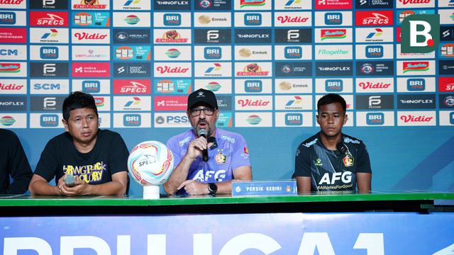 Persik Kediri, Head Coach Marcelo Rospide (tengah,  Pemain Supriadi (kanan) Jelang Lawan Arema FC Pekan ke-20